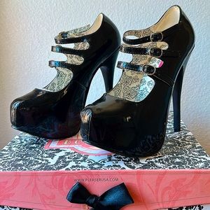 Bordello heels black size 7.